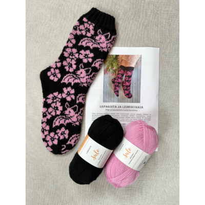 Lepakoita ja leimukukkia lankaohjepaketti - musta/vaaleanpunainen