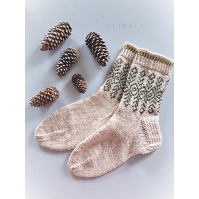 Kuusikossa-sukat ohje