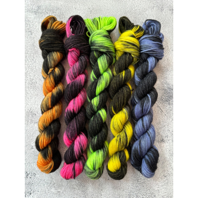 Aisti ohut sukka, 100 g / 400 m, Hedelmäsalaatti tulipalossa (5 x 20 g)